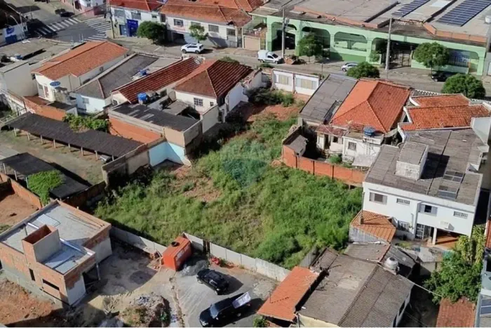 Terreno comercial à venda no Centro de Passos, dupla frente e próximo à Avenida Arouca!