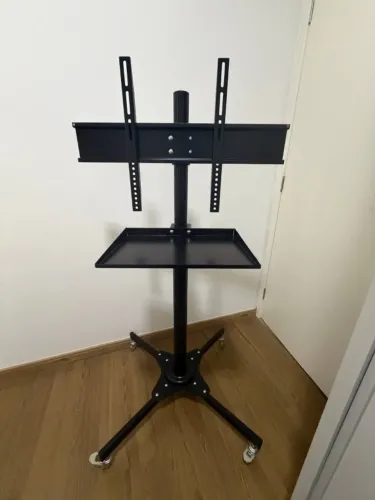 Pedestal para TV de 32" a 65" com Bandeja e Rodízios Avatron TVC-02R-B