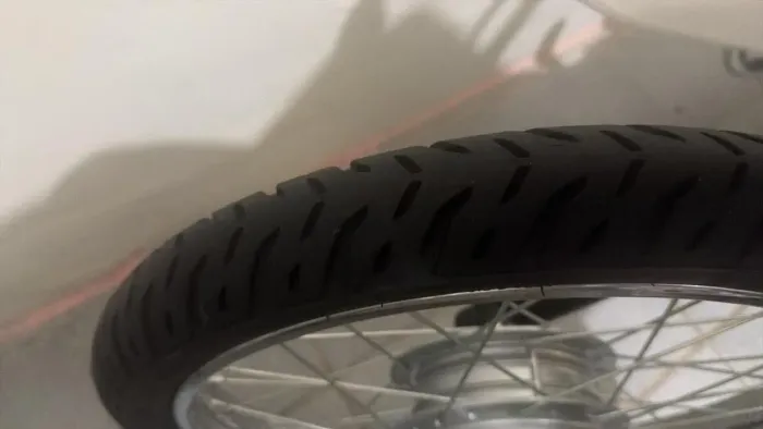 Moto nova e ela sem nada pra fazer