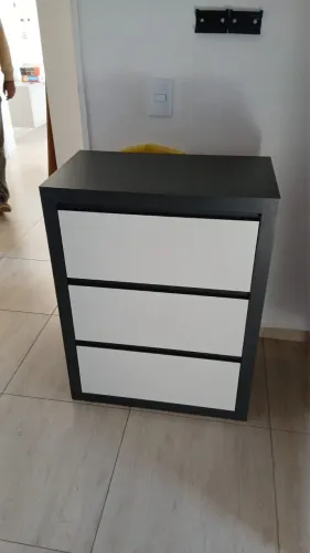 Cômoda pequena 