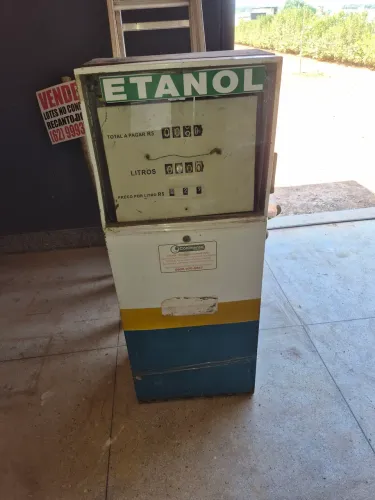 BOMBA DE COMBUSTÍVEL ANTIGA