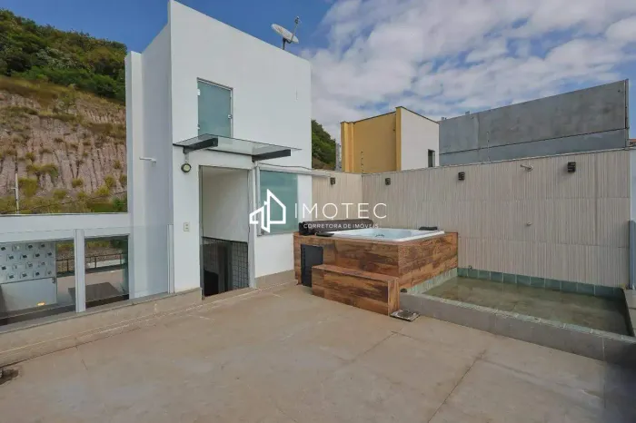 Casa com 4 Suítes e Varanda Gourmet no Santa Lúcia