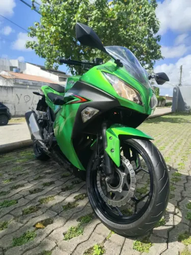 KAwazaki Ninja 300 2024 - 11.000 km - em estado de zero - Sem detalhes (FF)