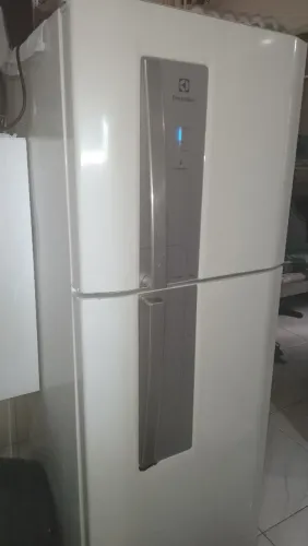 Vendo geladeira Eletrolux Frost Free 382 LT no estado.