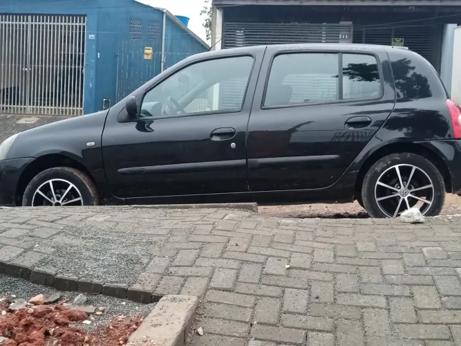 Renault Clio Authentique 1.0 8V 3P 2004