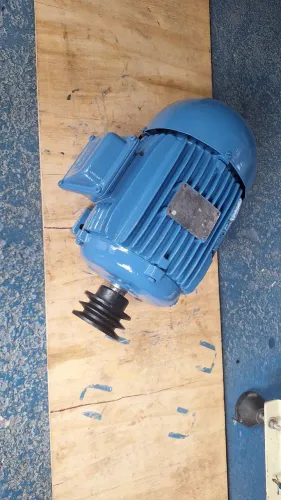 Motor elétrico trifásico 5 cv rotação: 3500 alta Rotação.
