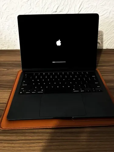 MacBook Air M2 pouco usado