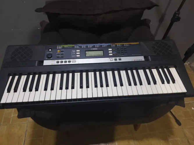 Teclado yamaha psr E243