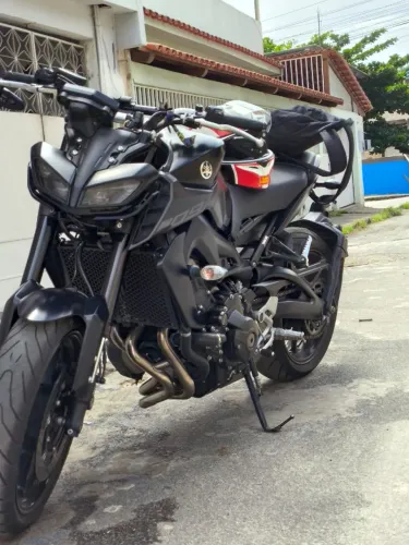 Moto Mt09 preto fosco