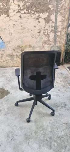 Cadeira de Escritório Ergonômica inovare Ricco com Encosto em Tela - Excelente Estado