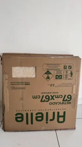 Vende-se 8m de cerâmica e 5 kg de rejunte