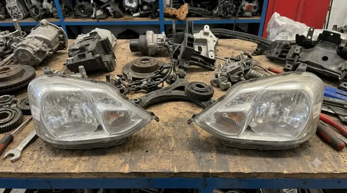 Par de Farol Etios.