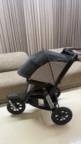 Carrinho de passeio Chicco Activ3 com sistema de viagem e sistema solar