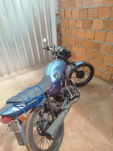 Vendo cg  99 barato. Pra quem quer moto barata e fácil de manter , a venda do jeito que es