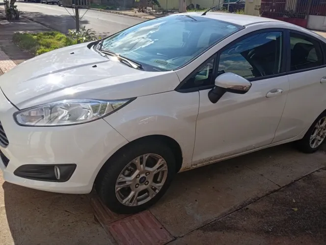 Ford Fiesta 1.5 16V Flex Mec. 5P 2015