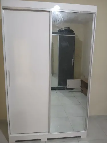 Guarda roupa com espelho de duas portas