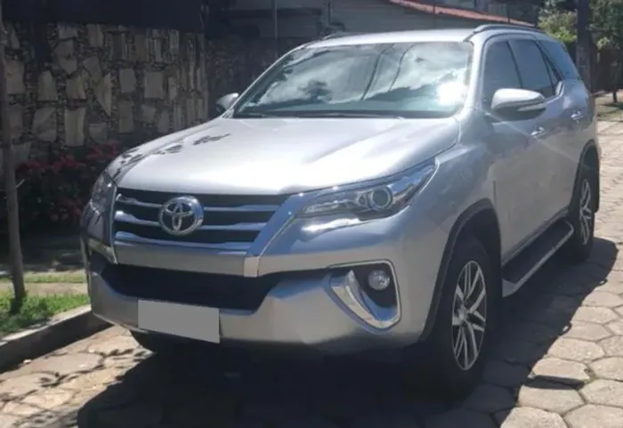 Toyota Hilux SW4 SRX 4X4 2.8 TDI 16V Dies. Aut. 2017