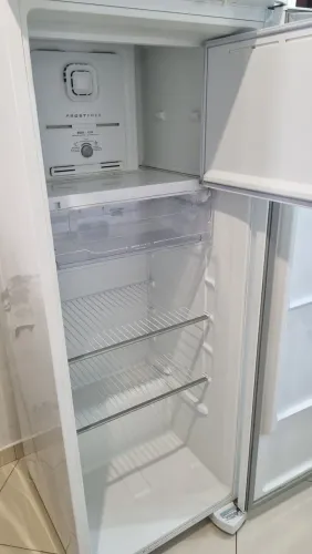Vendo geladeira com defeito