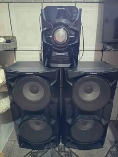Som Samsung de 2.200 RMS de potência