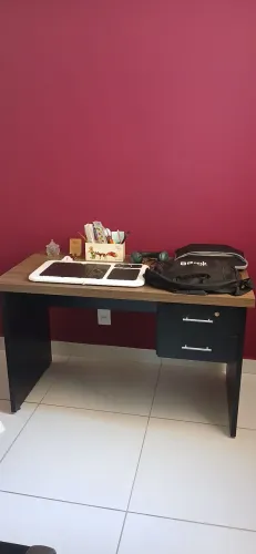 Mesa escritório com gaveta