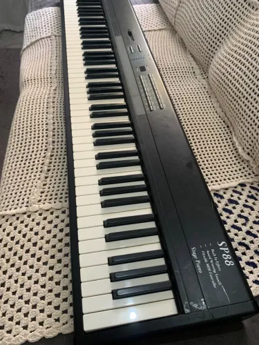 Teclado Kurzweil SP88