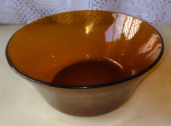 DURALEX- Tigela Saladeira redonda funda, na cor Ambar Nunca usada