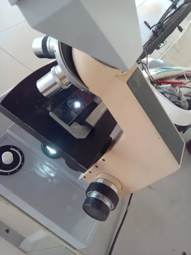 Microscopio profissional