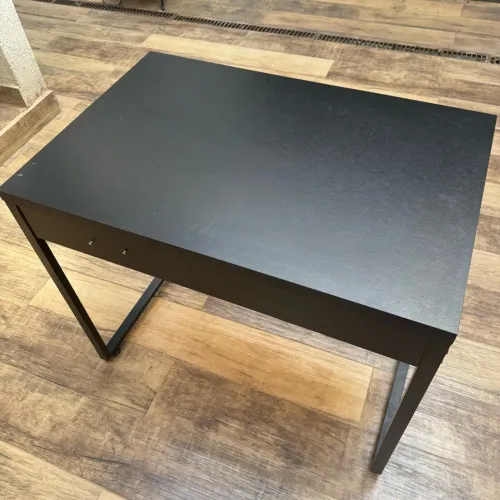 Mesa estilo industrial preta