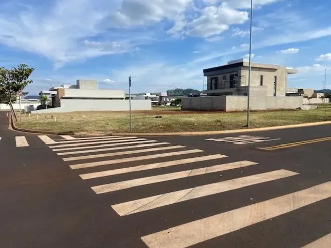 Lote esquina Cond Vivendas da Mata | Só aqui na Imobiliária Rosa e Rangel