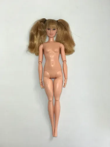 Boneca Barbie fashionista Teresa articulada