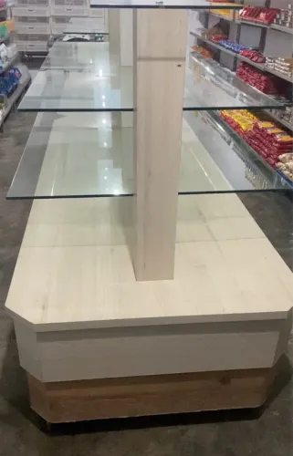 Móvel projetado em vidro temperado 