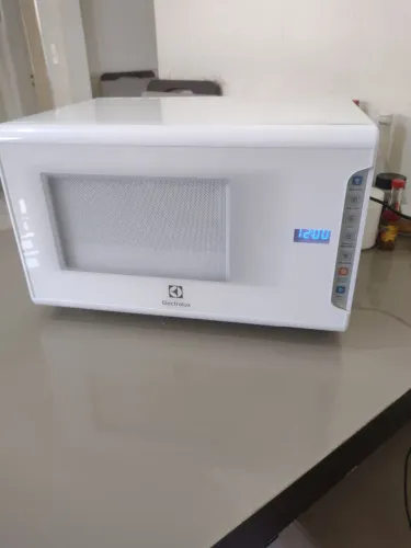Semi novo, Microondas Electrolux 31 litros