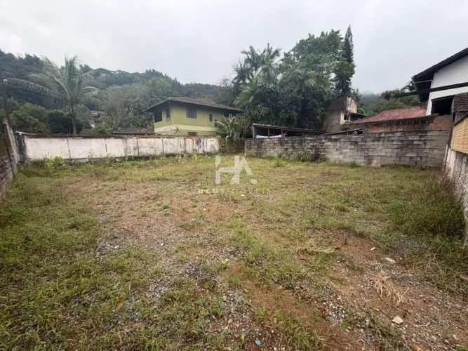 Terreno à venda no bairro Czerniewicz com 325 m² de área útil. Oportunidade!