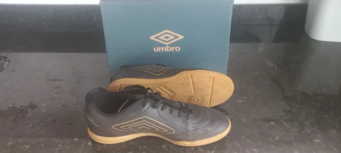 Tenis Futsal Umbro Número 40
