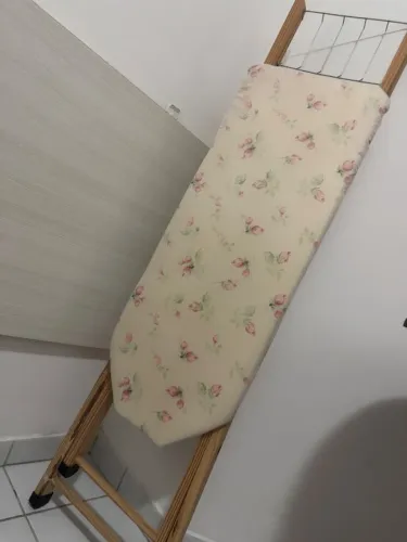 Mesa de passar roupa. Madeira contat *90
