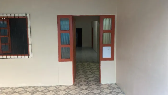 Alugo casa 