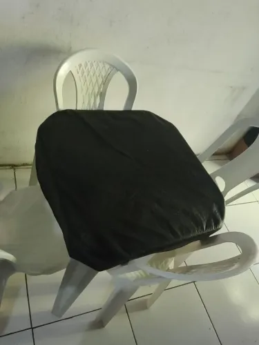 Kit mesa plástica com 4 cadeiras