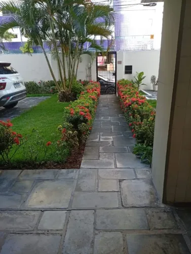 Aluga-se excelente apartamento 3 quartos , 1° andar , ótima localização, boa viagem.