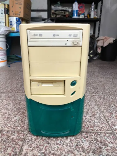 Computador antigo celeron 256mb memória HD 20gb