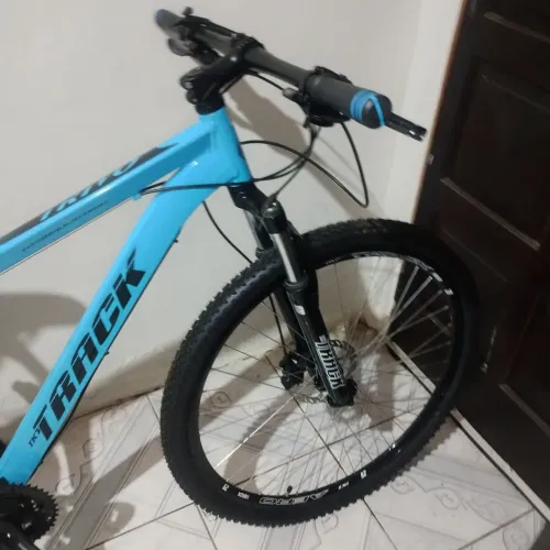 Bicicleta alumínio track trivo aro 29 nova marcha Shimano 