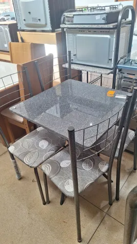 Mesa com 4 cadeiras