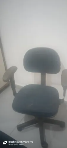 Cadeira giratória com regulagem