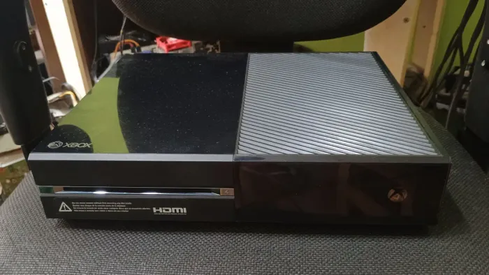 2 XBOX ONE FAT FUNCIONANDO SEM FONTE E SEM CONTROLE . OS 2 FUNCIONANDO PERFEITAMENTE. 