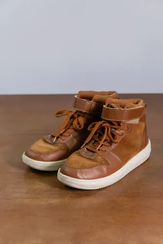 tênis infantil abotinado (cano alto) da marca Fuzarka