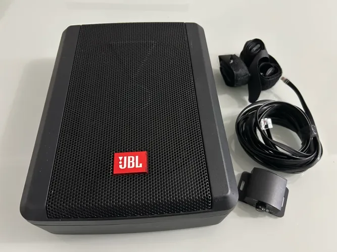 Caixa de som automotivo amplificada Slim JBL