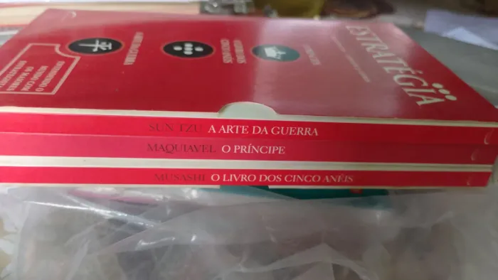 ESTRATÉGIA O PRÍNCIPE, O LIVRO DOS CINCO ANÉIS, A ARTE DA GUERRA R$ 29,99