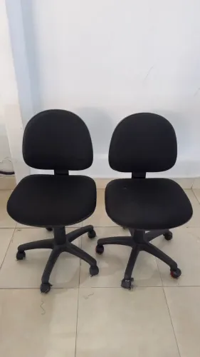 CADEIRA PRETA GIRATORIA C/ ajuste de altura e encosto