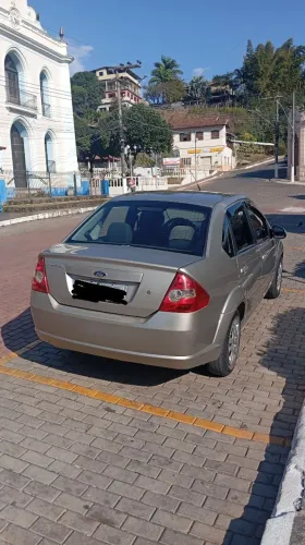 Ford Fiesta Sedan 1.0 8V Flex 4P 2010