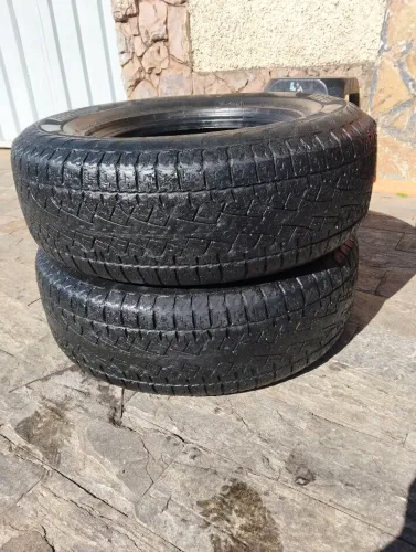 Vendo pneus 235/75/15