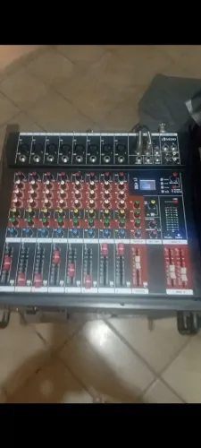 Potência com mesa de som profissional